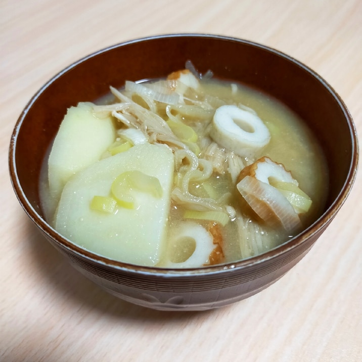 じゃがいもとえのきとちくわのお味噌汁